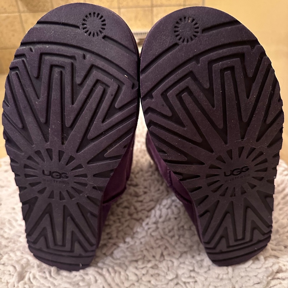 Classic Short Swarovski Rhinestone UGGs - Picture 4 of 5